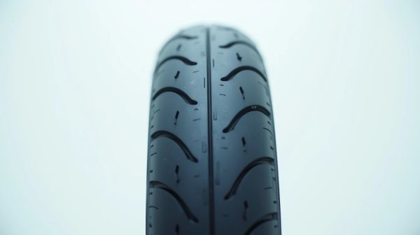 Comprar neumáticos moto 130 70 r12 y optimizar tu experiencia